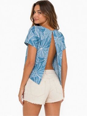RVCA Michelle Blade Shutter Print Crop Top Open Back NWT Size L